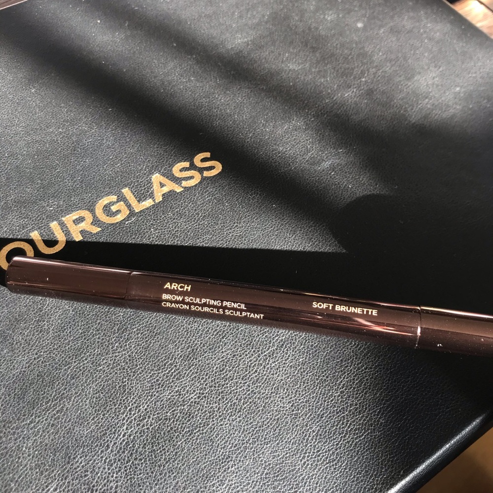 Hourglass brow sculpting pencil - soft brunette